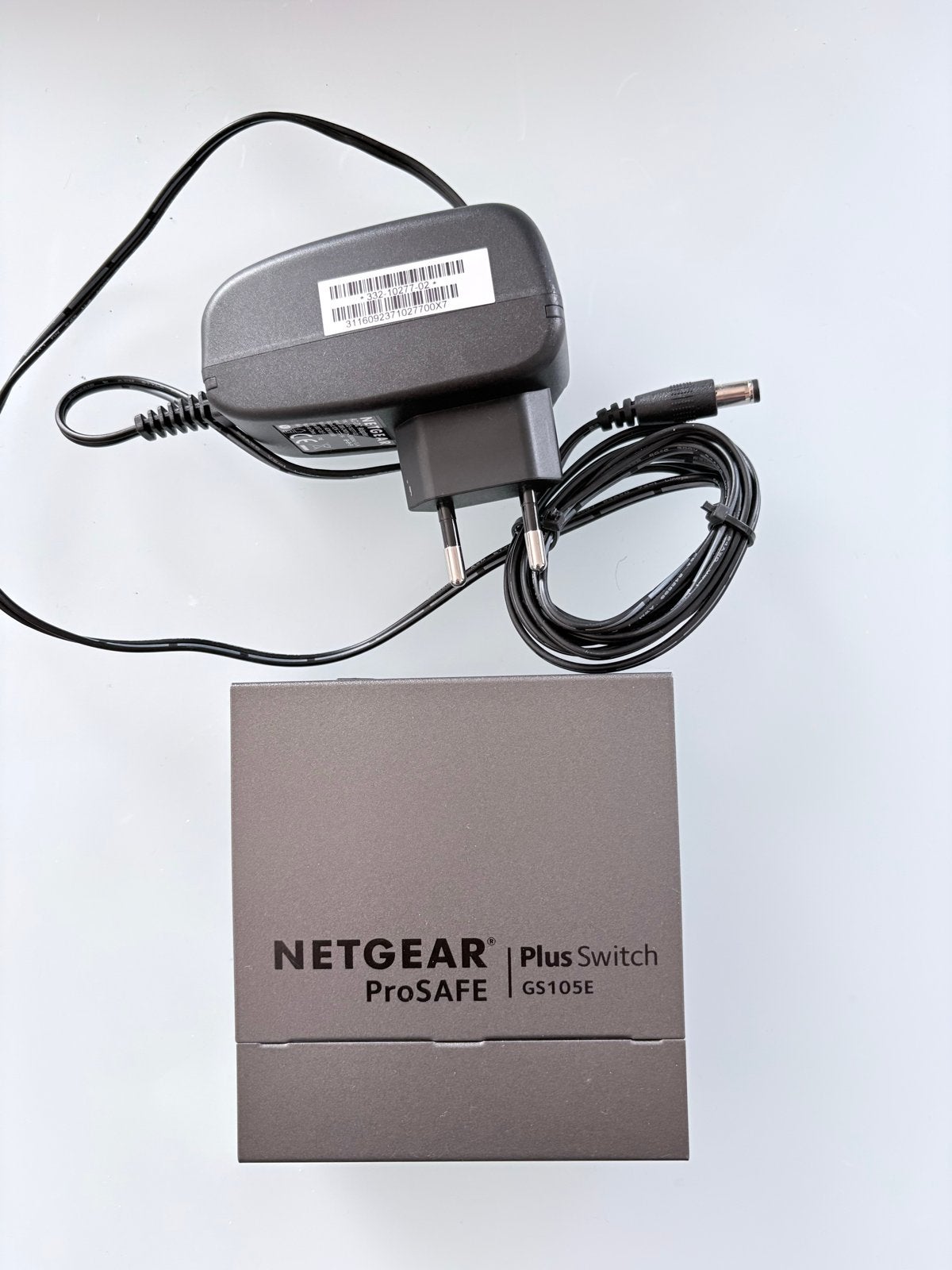 NETGEAR ProSAFE GS105E Plus Switch met adapter, Computers en Software, Ophalen of Verzenden, Zo goed als nieuw
