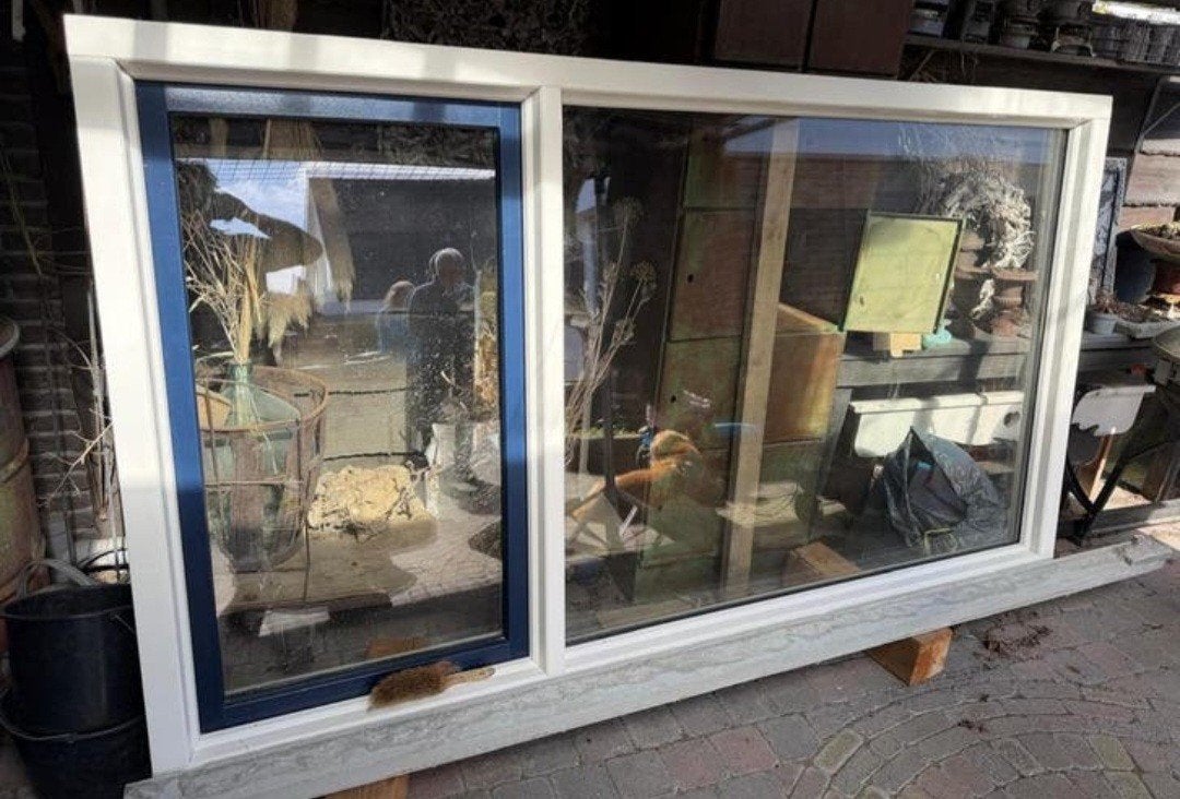 Kunststof kozijn blauw/wit met dubbel glas, vensterbank, Ophalen, Kunststof, Raamkozijn
