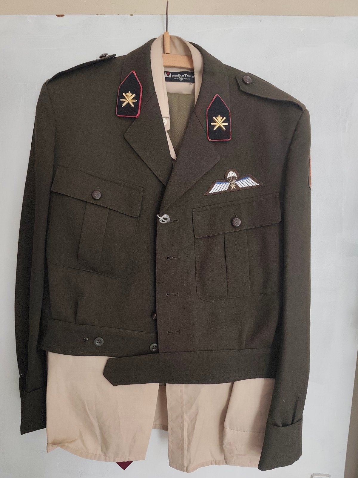 Vintage Militair Uniform Landmacht met Insignes en Das, Ophalen of Verzenden, Landmacht, Nederland, Kleding of Schoenen