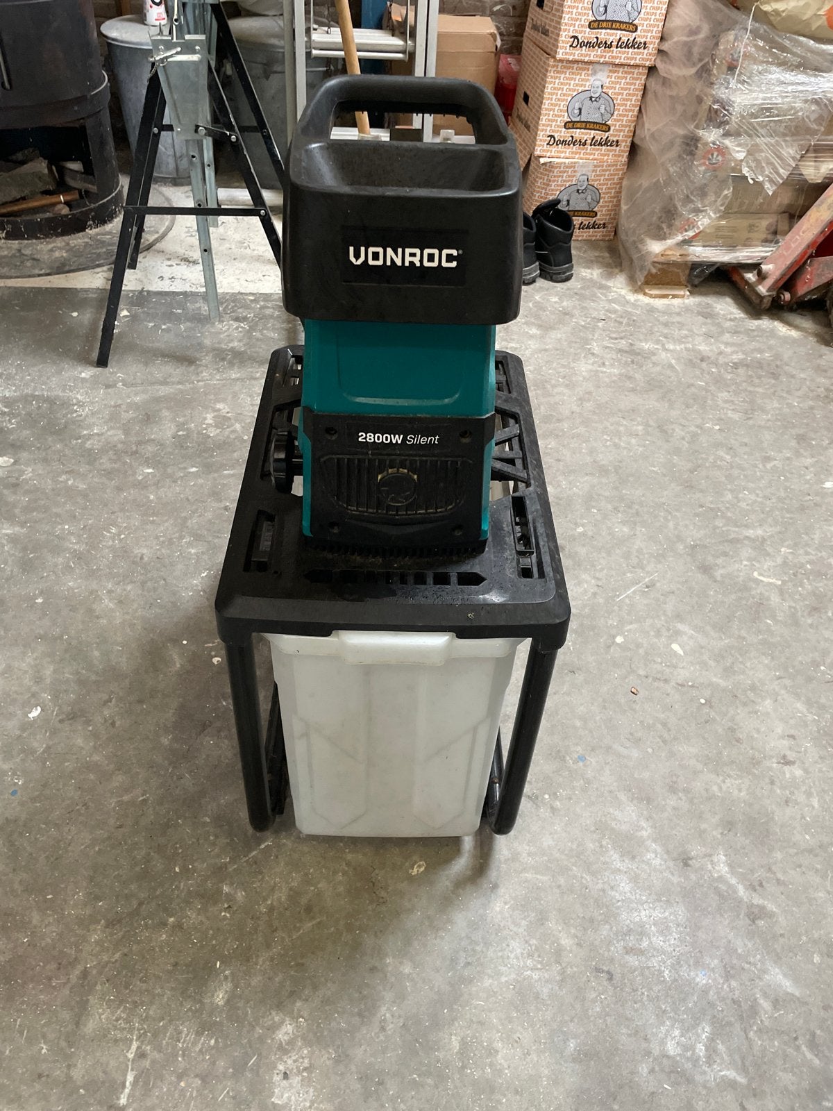 VONROC 2800W Silent Hakselaar met opvangbak, Ophalen of Verzenden, Gebruikt, Elektrisch, Met opvangbak