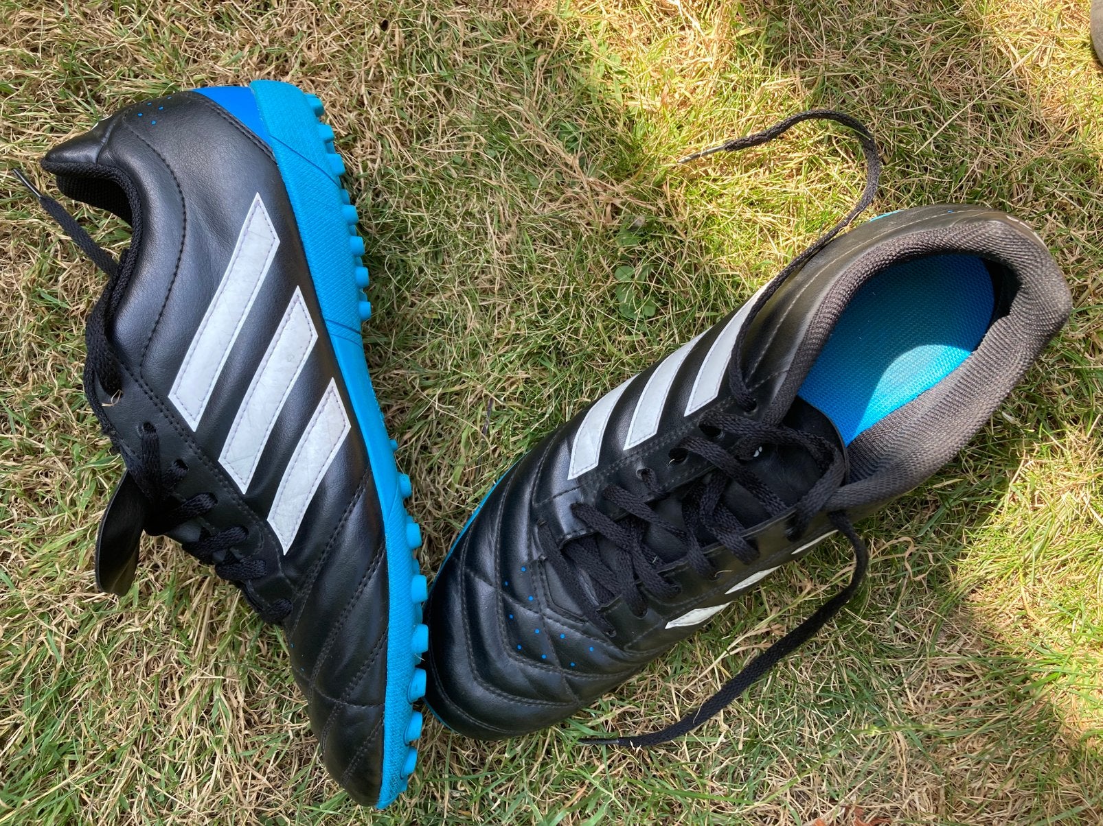 Adidas Voetbalschoenen mt 46 kunstgras ZGAN, Sport en Fitness, Voetbal, Ophalen, Maat XS of kleiner, Schoenen, Zo goed als nieuw