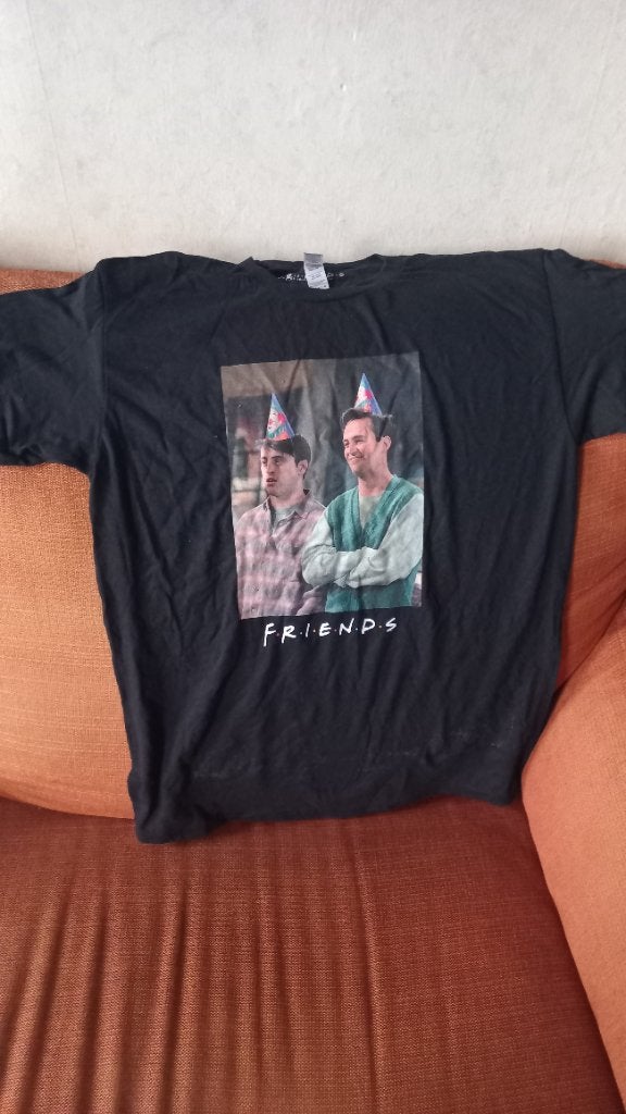 T-shirt Friends met Chandler en Joey. Maat M, Ophalen of Verzenden, Nieuw, Tv, Kleding