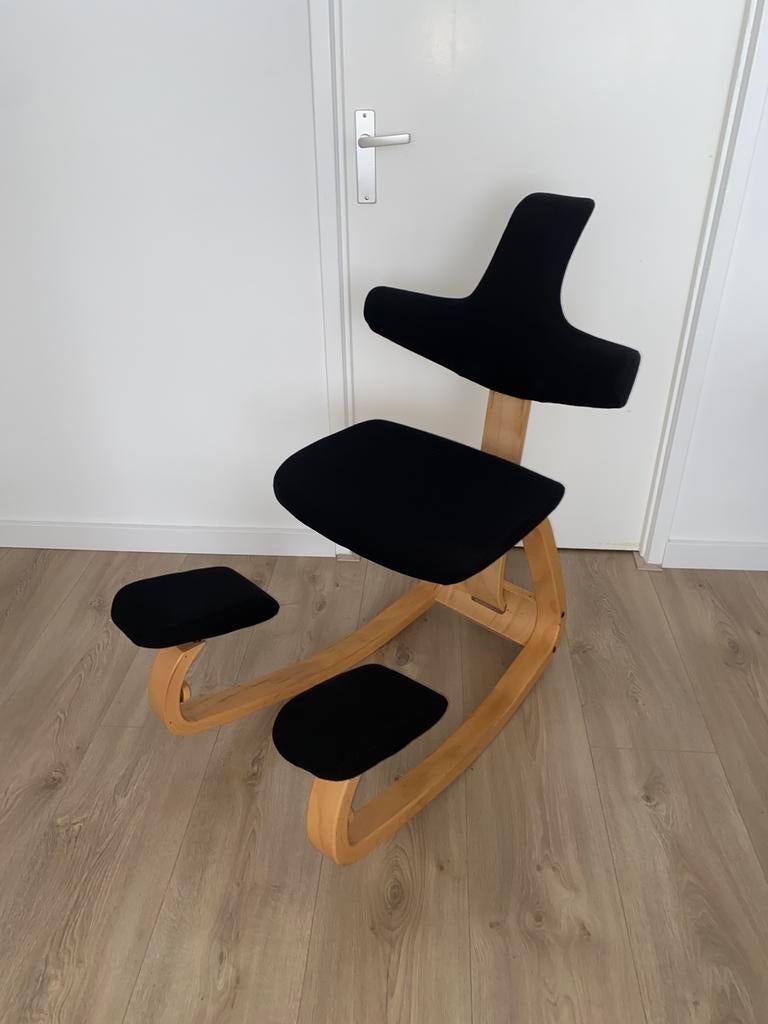 Stokke Varier Thatsit ergonomische kniestoel bijna nieuw, Huis en Inrichting, Ophalen of Verzenden, Zo goed als nieuw, Zwart