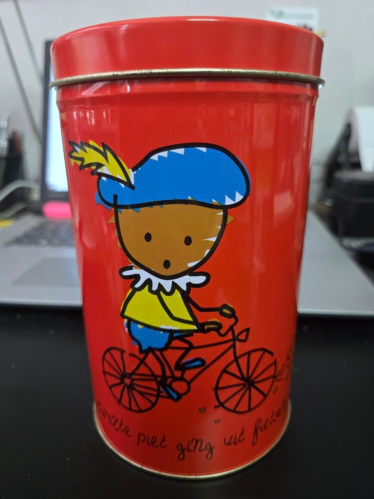 Rood blik  van Dick Bruna "Zwarte Piet ging uit fietsen", Verzamelen, Blikken, Ophalen, Zo goed als nieuw, Overige, Overige merken