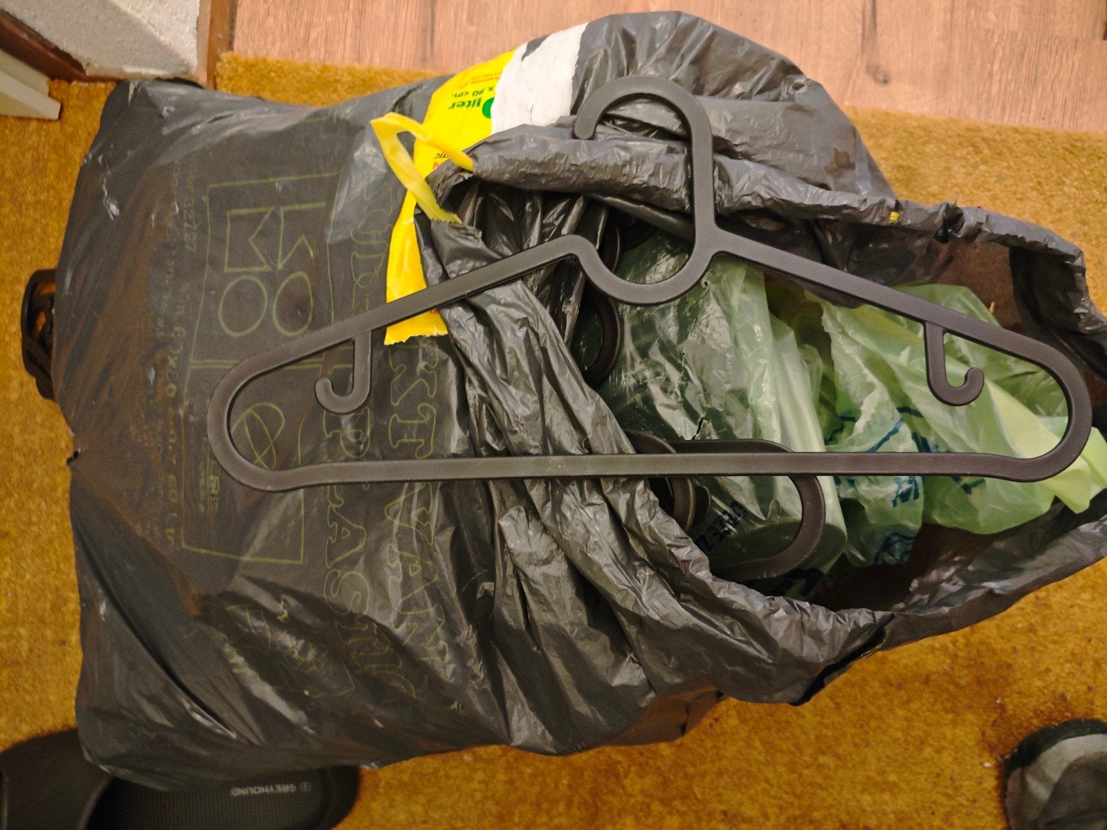 Gratis kledinghangers, Kleding | Dames, Ophalen, Zo goed als nieuw, Kunststof