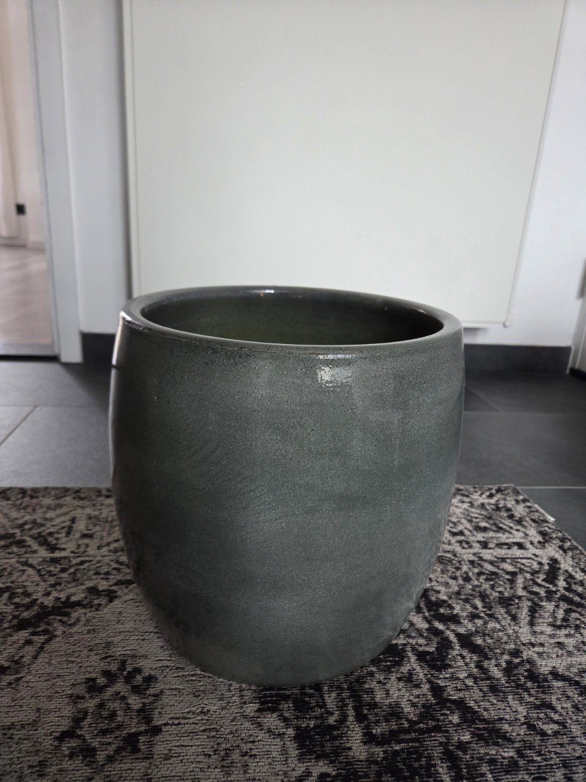 Grote grijze bloempot - Zo goed als nieuw, Tuin en Terras, Ophalen, Rond, Zo goed als nieuw, Binnen