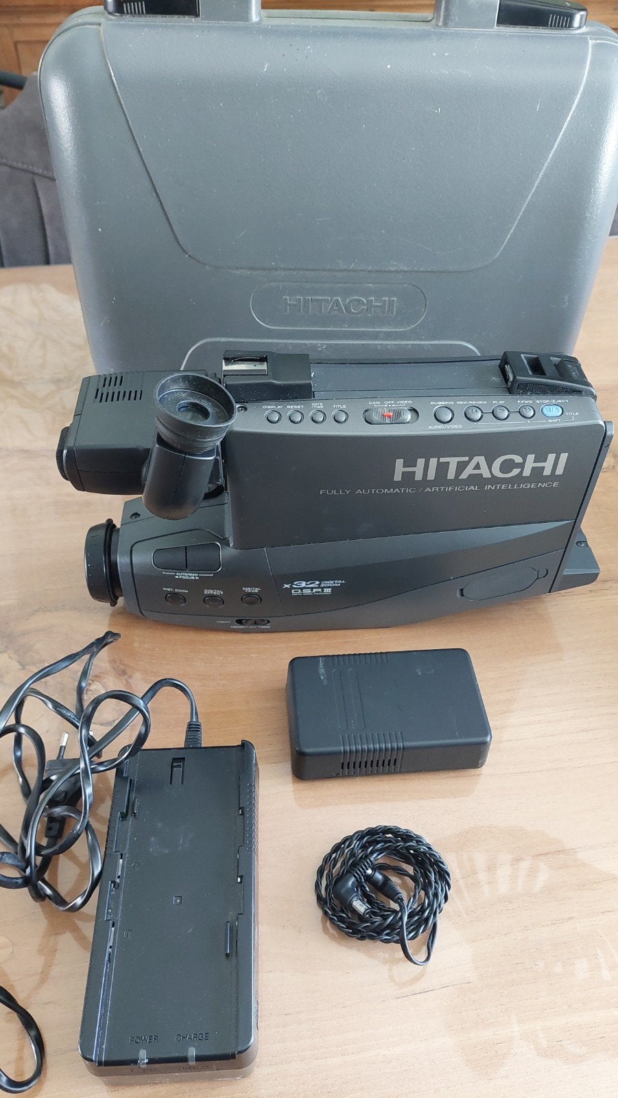 Vintage video-camera, filmd op VHS -banden, Audio, Tv en Foto, Videocamera's Analoog, Ophalen