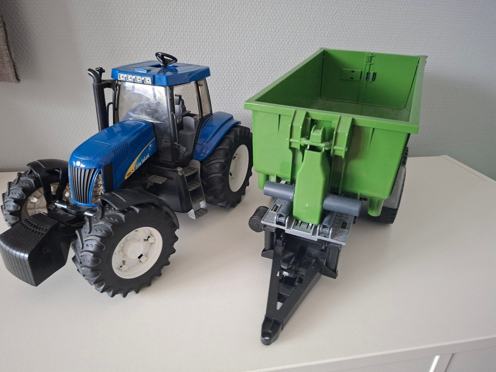 New Holland tractor met aanhanger, Ophalen, Gebruikt