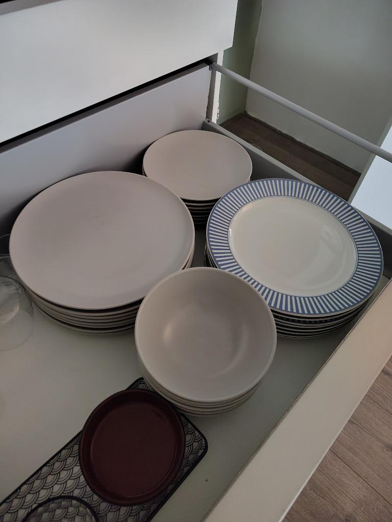 Kitchen Bundle. Plates, Glasses, Cutlery & More, Huis en Inrichting, Keuken | Bestek, Ophalen, Zo goed als nieuw, Rvs of Chroom