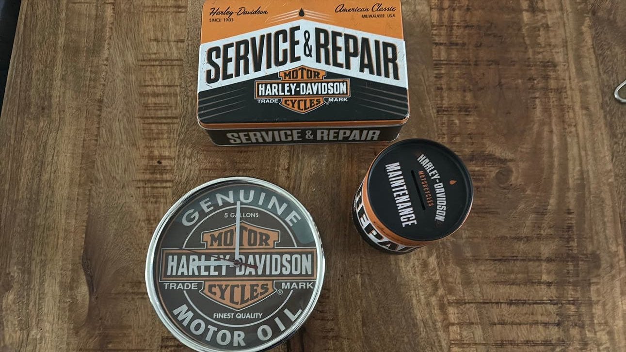 Harley-Davidson decoratie set: klok, blik en spaarpot, Motoren, Onderdelen | Harley-Davidson, Gebruikt, Ophalen