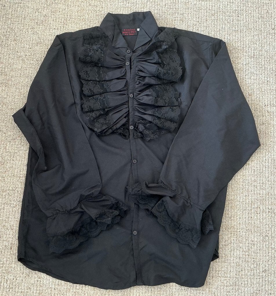 Overhemd met rouches zwart maat L, Gothic, punk, Ophalen of Verzenden, Zo goed als nieuw, Zwart, Halswijdte 41/42 (L)