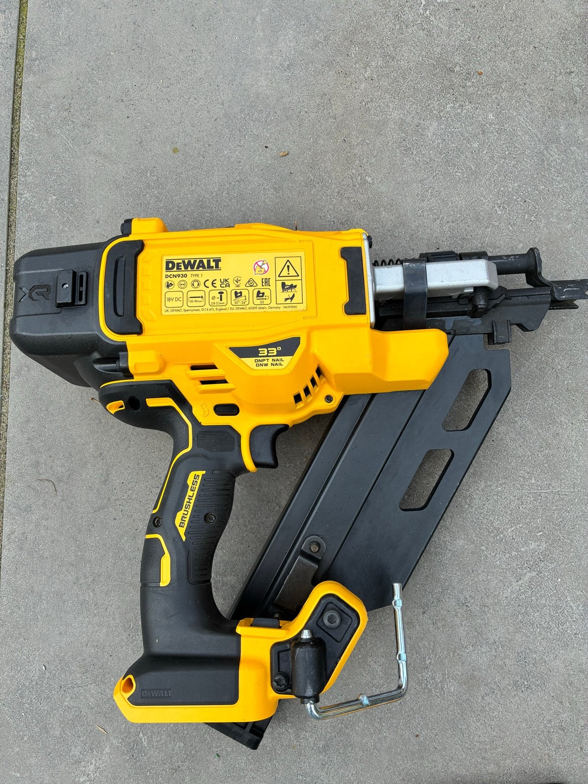 DeWalt 18V XR Brushless Spijkerpistool + Doos Spijkers