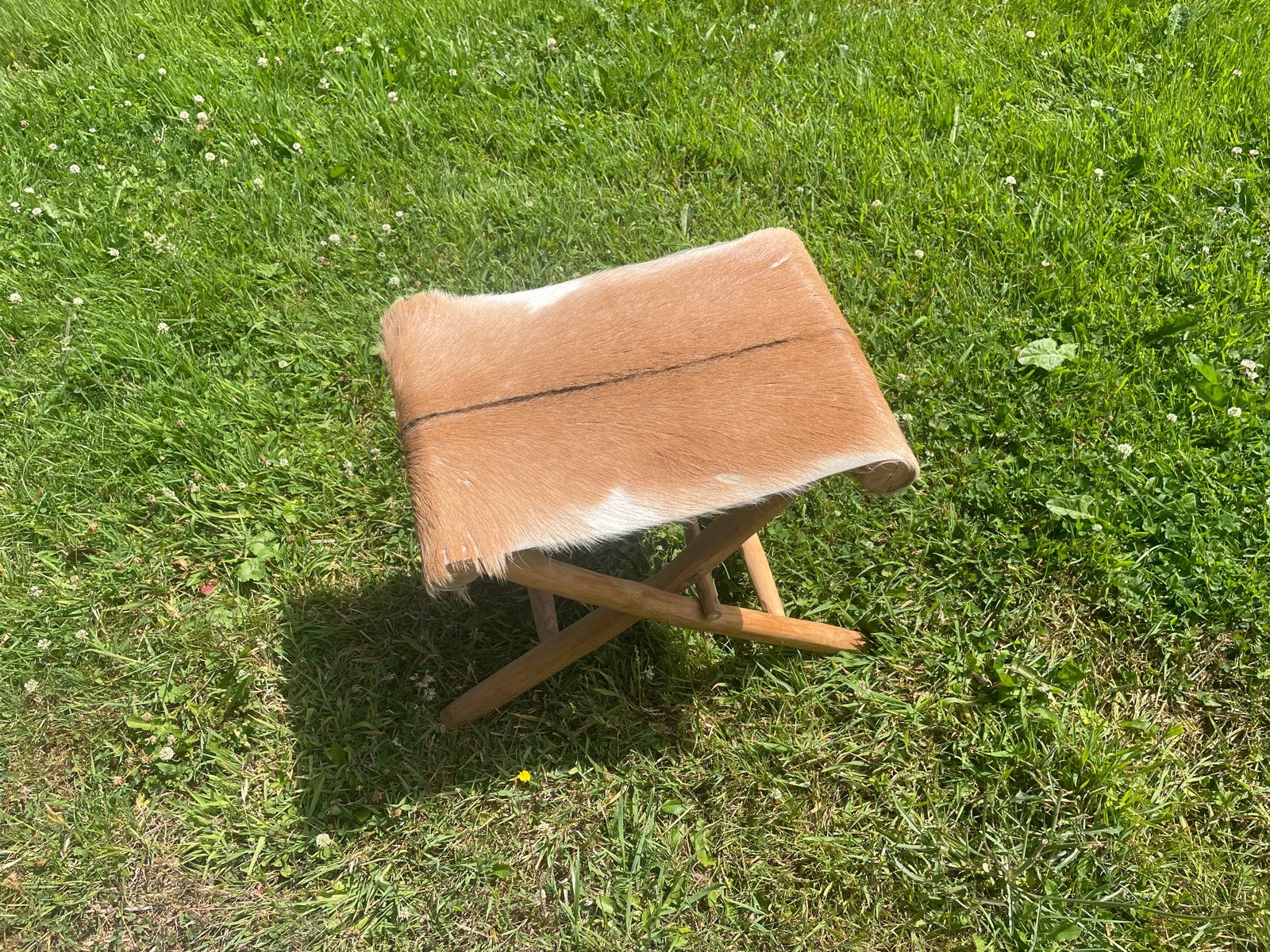 Opklapbaar krukje met vachtzitting, Ophalen, Gebruikt, Hout
