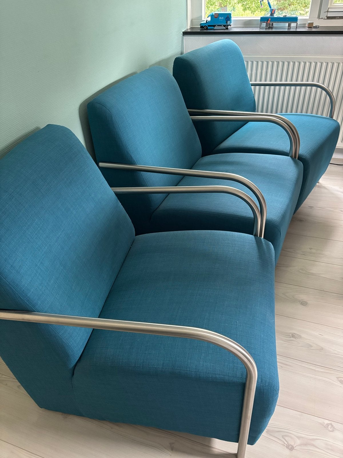 3 nette Woood fauteuils in de kleur Petrol Blue!, Ophalen, Gebruikt, 75 tot 100 cm, Metaal