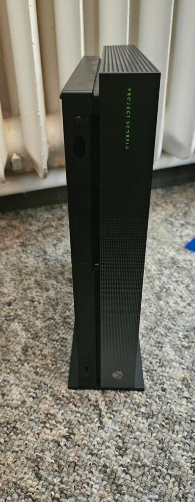 Xbox One X Project Scorpio Limited Edition, Ophalen of Verzenden, Zo goed als nieuw, Zonder controller, 1 TB