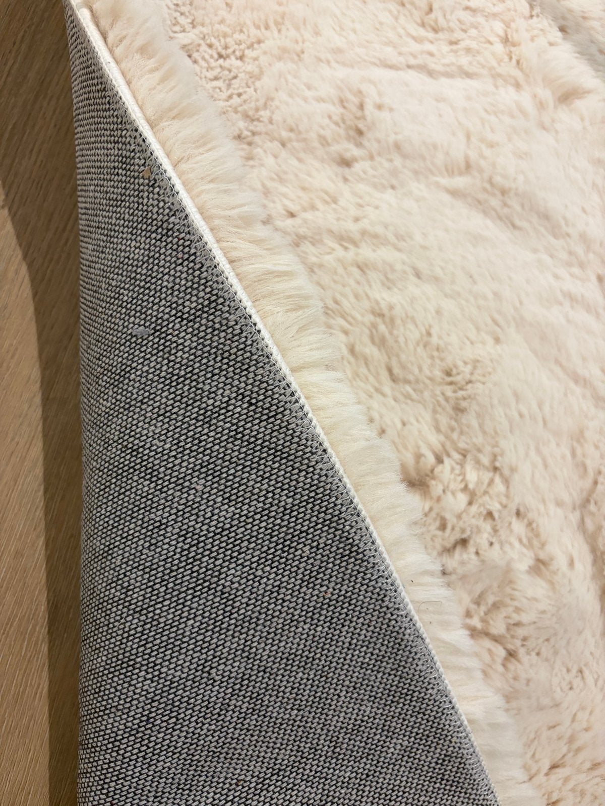 Zacht hoogpollig fluffy crèmekleurig vloerkleed, Huis en Inrichting, Stoffering | Tapijten en Kleden, Zo goed als nieuw, 100 tot 150 cm