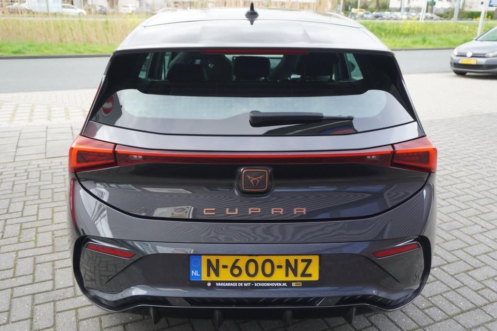 Cupra Born Business One 62 kWh / SOPH 94% / Camera / Carplay, Automaat, Gebruikt, Zwart, Origineel Nederlands
