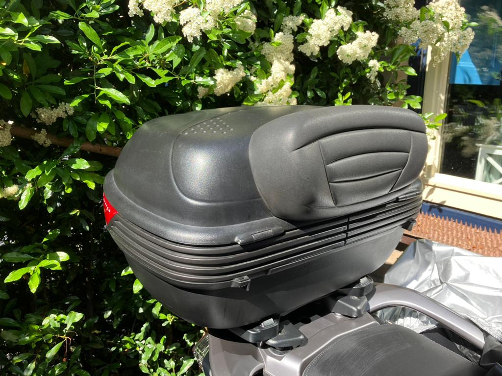 GIVI Topkoffer + onderplaat en 2 x mono-key, Motoren, Ophalen of Verzenden, Zo goed als nieuw