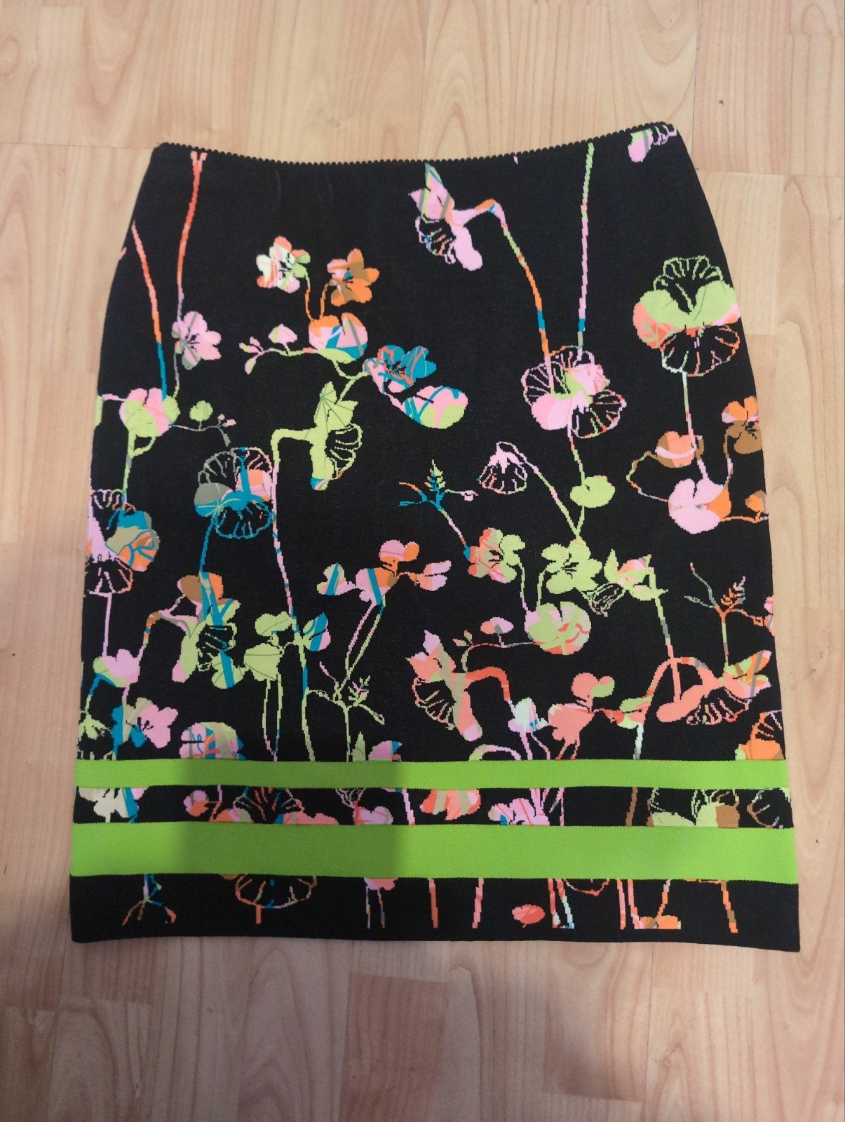 Zwarte rok met bloemenprint en neon strepen van Marc Cain, Kleding | Dames, Maat 38/40 (M), Marc Cain, Zwart, Ophalen of Verzenden