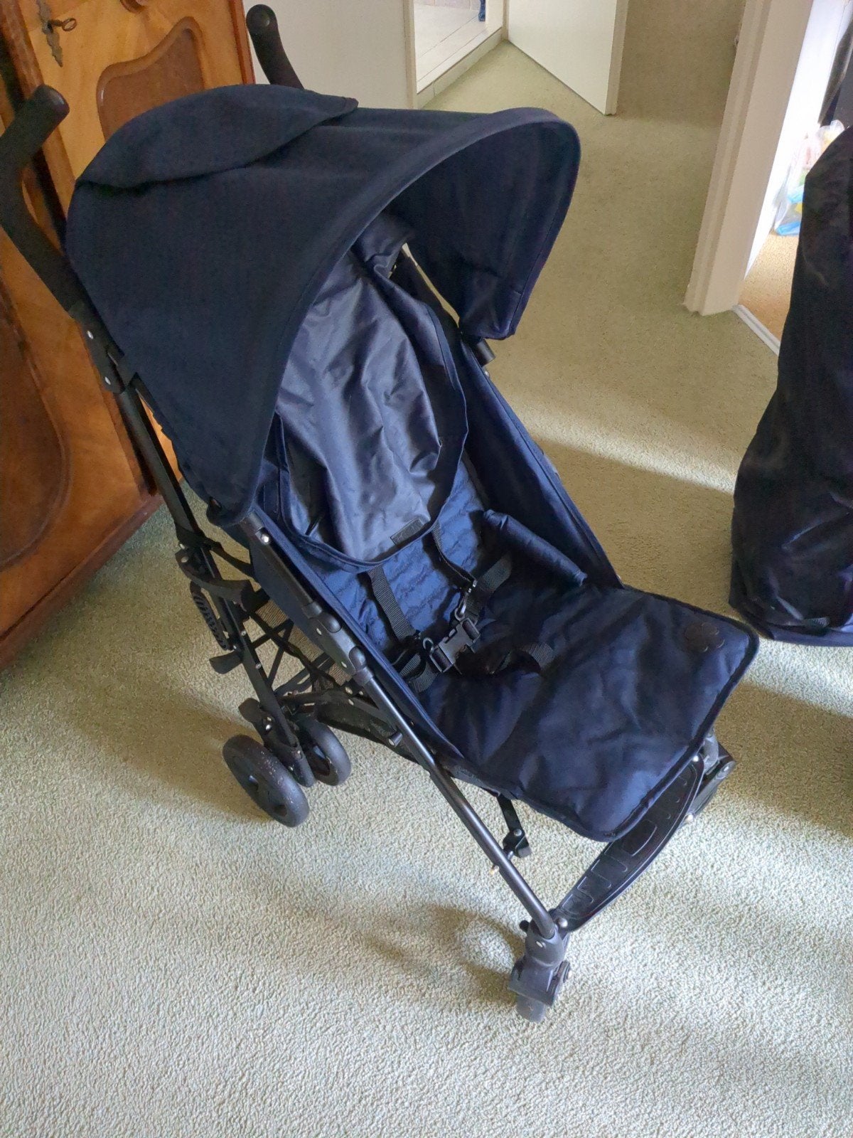 Compacte blauwe buggy met zonnekap, Kinderen en Baby's, Buggy's, Ophalen, Zo goed als nieuw, Overige merken, Zonnekap