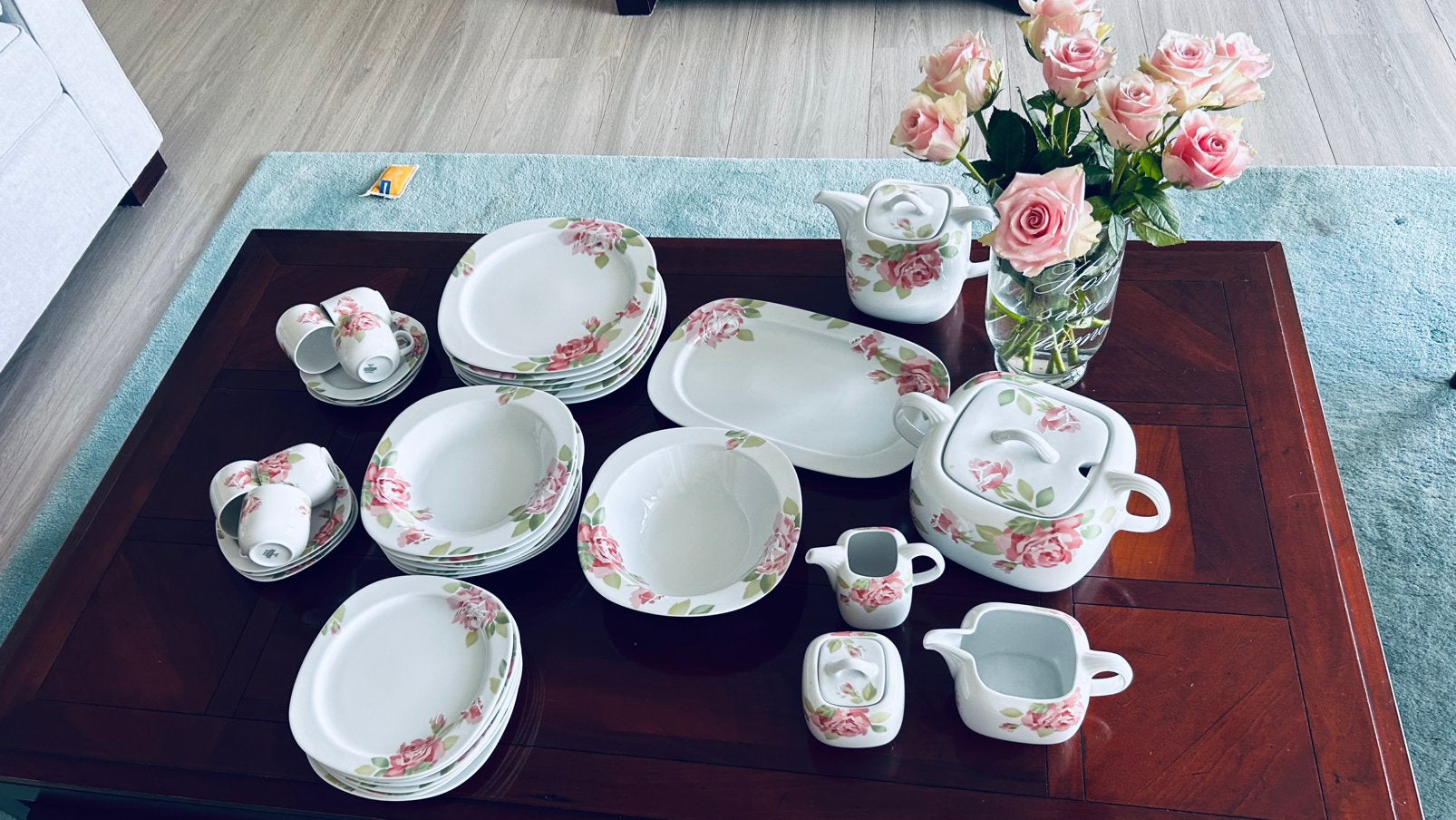 Luxe Valentino rozen servies 37 delig, Ophalen, Zo goed als nieuw, Bord(en), Overige stijlen