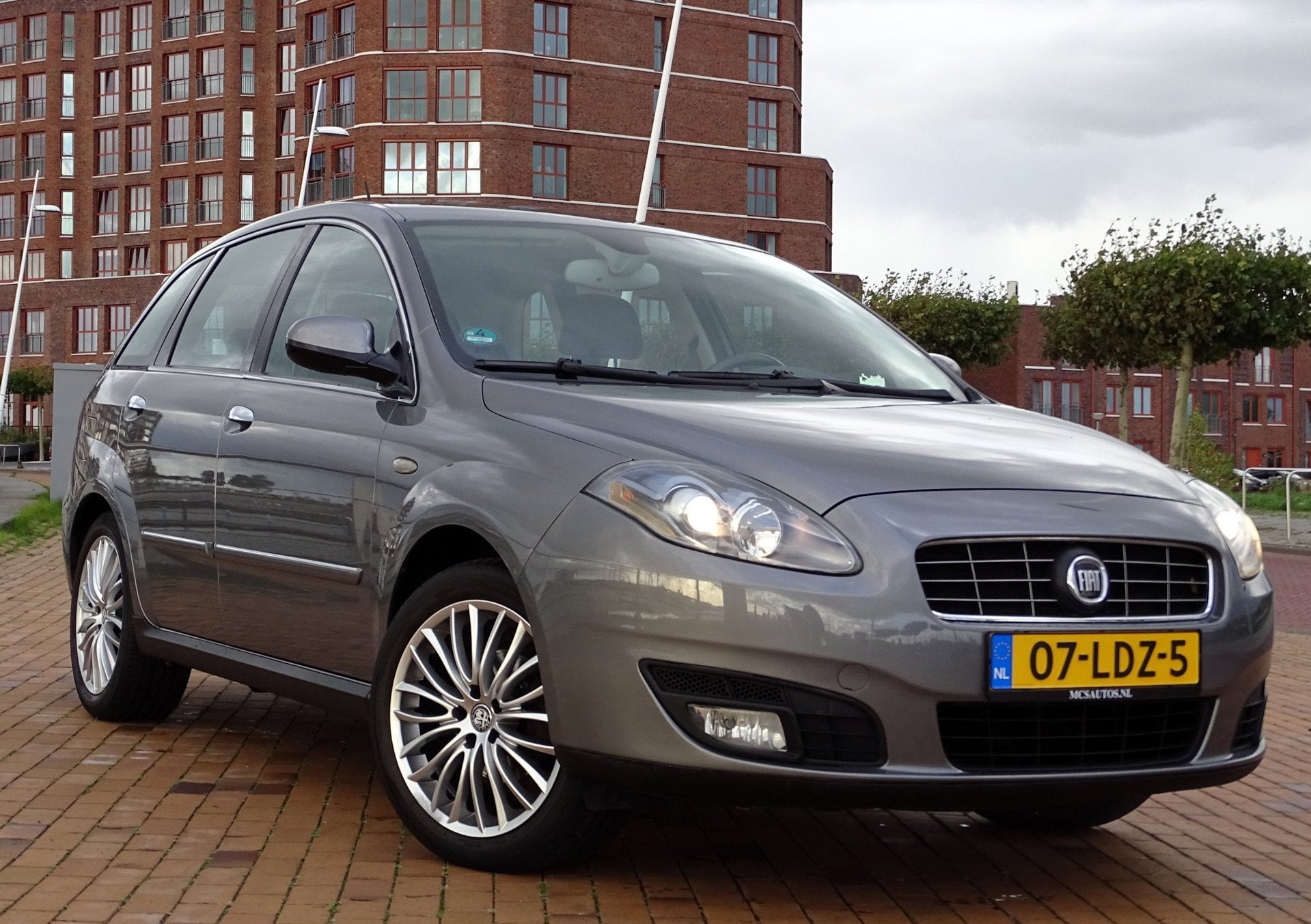 Fiat Croma 2.2 16V Automaat 138326km! Dealer oh Carplay, Auto's, Dealer onderhouden, Gebruikt, 4 cilinders, 700 kg