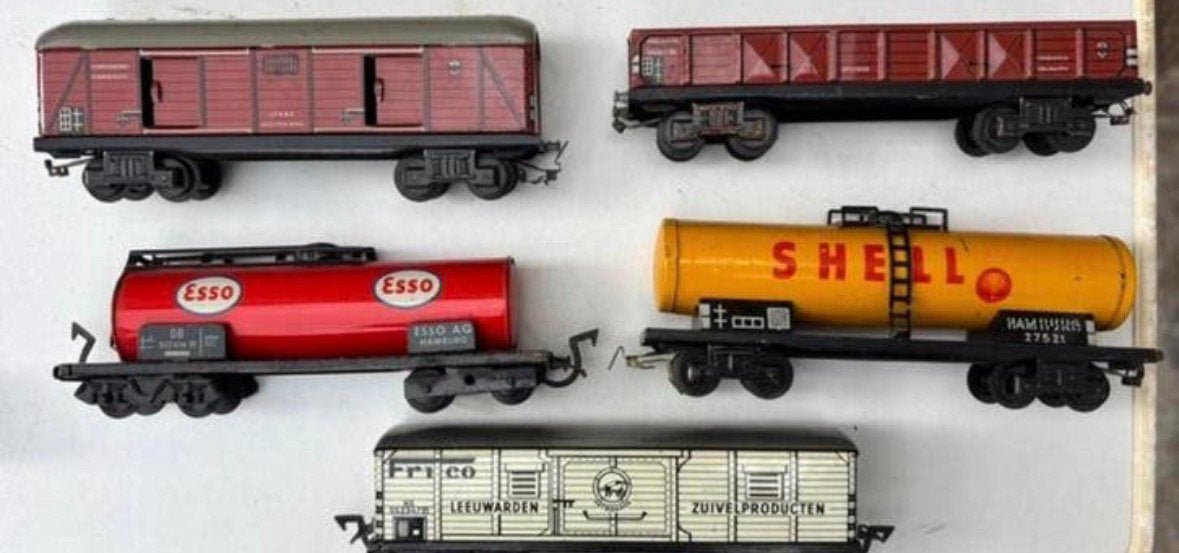 Spure00 German made 4X blikken trein wagons en 1 tankwagen, Hobby en Vrije tijd, Modeltreinen | H0, Ophalen of Verzenden, Zo goed als nieuw