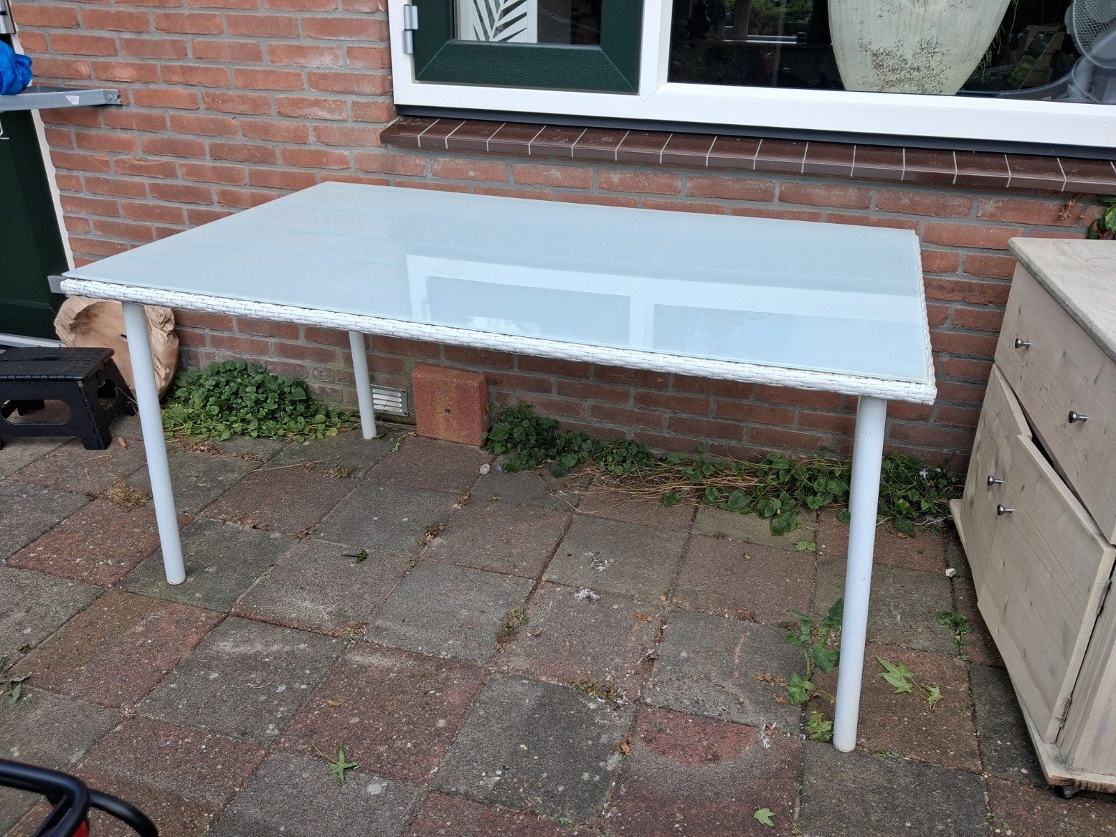 Gratis Witte tuintafel + 4 stoelen, Tuin en Terras, Ophalen, Gebruikt