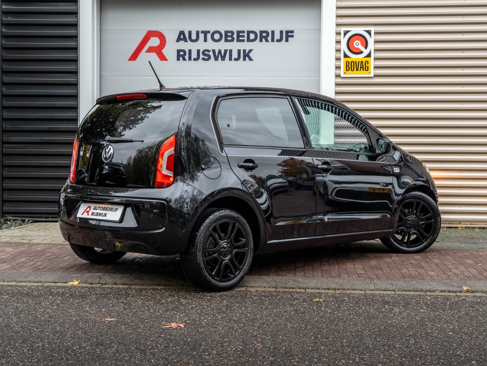 Volkswagen Up! 1.0 high up! BlueMotion Navi/Pdc, Auto's, Voorwielaandrijving, Gebruikt, 840 kg, Zwart