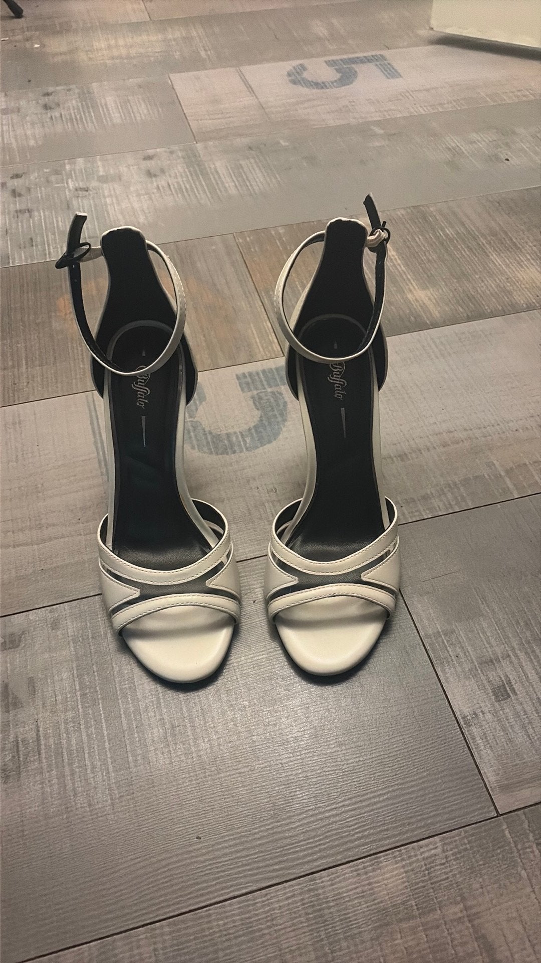 Buffalo Sandalen met hak - Maat 38 - Wit, Kleding | Dames, Wit, Nieuw, Sandalen of Muiltjes, Ophalen of Verzenden