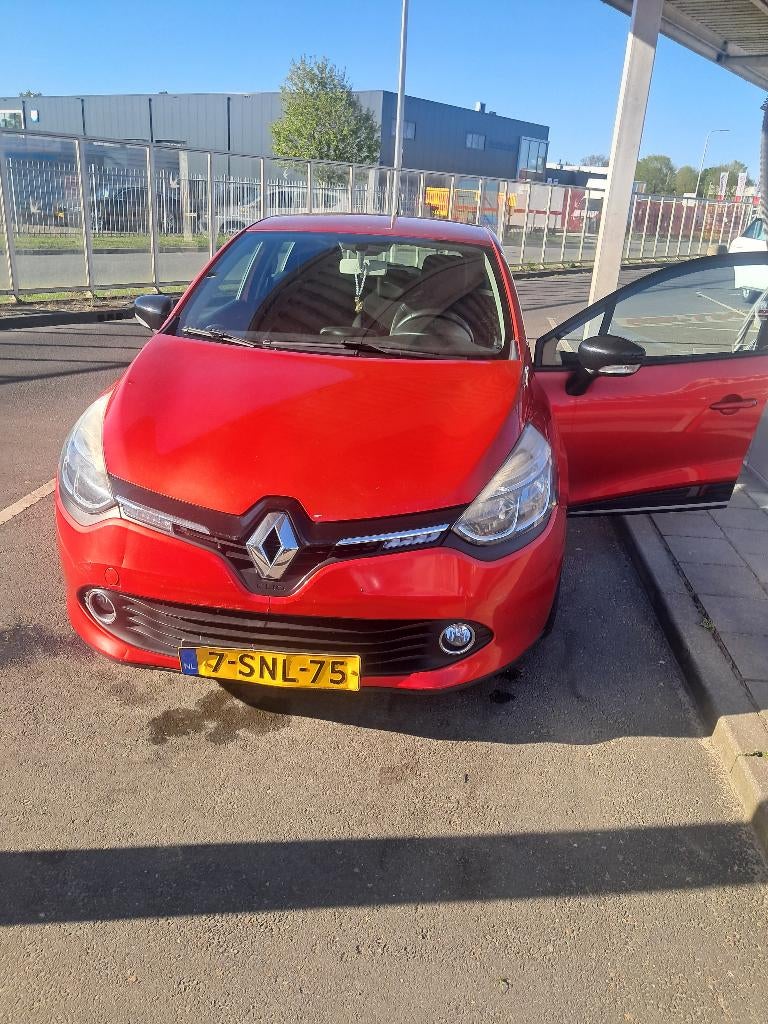 Renault Clio 0.9 TCE 66KW 5-DRS 2013 Rood, Auto's, Renault, Voorwielaandrijving, 898 cc, 40 €/maand, 540 kg