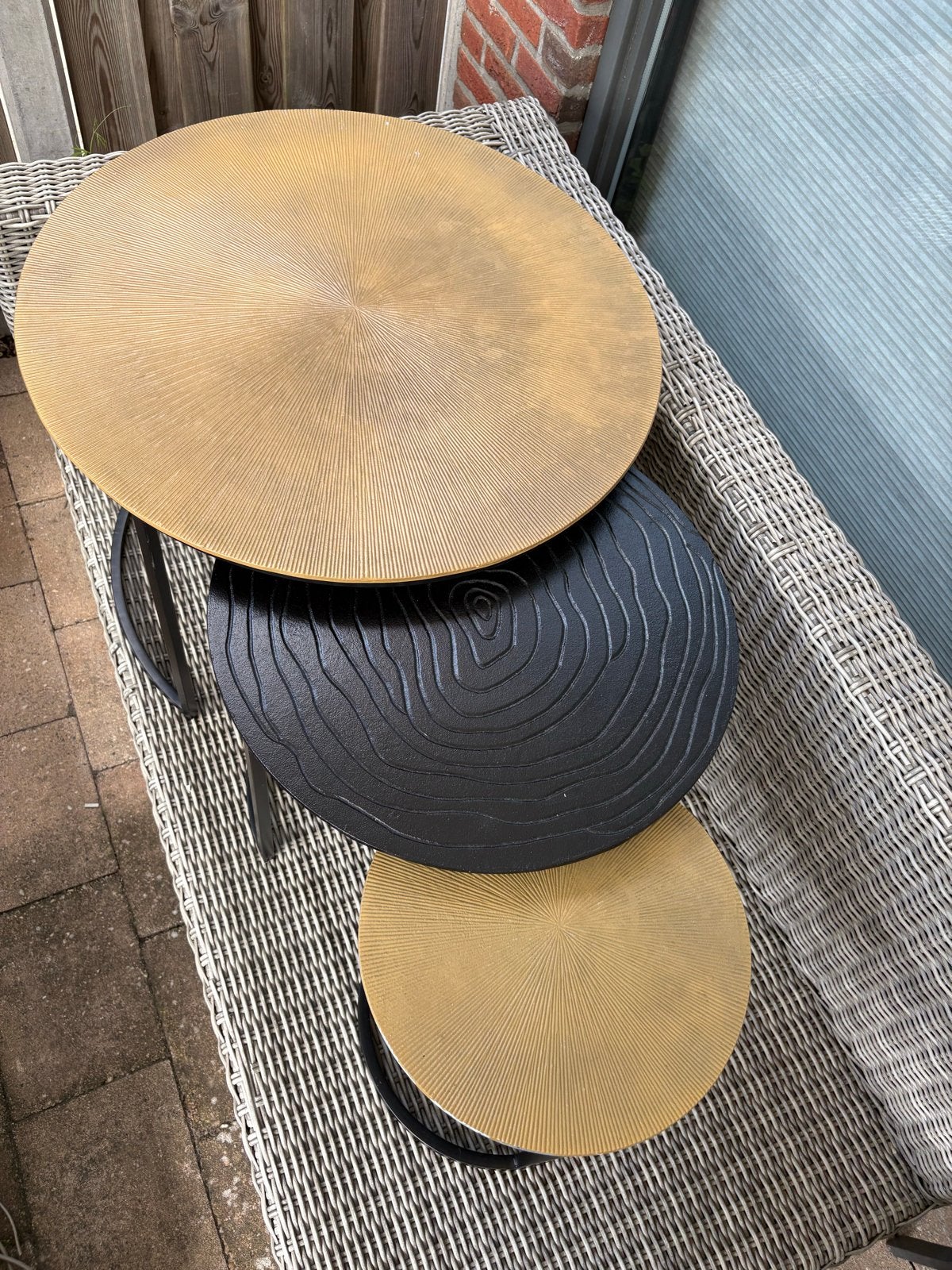 Set van 3 ronde bijzettafels - goud en zwart, Huis en Inrichting, Ophalen, 50 – 75, Gebruikt, Rond