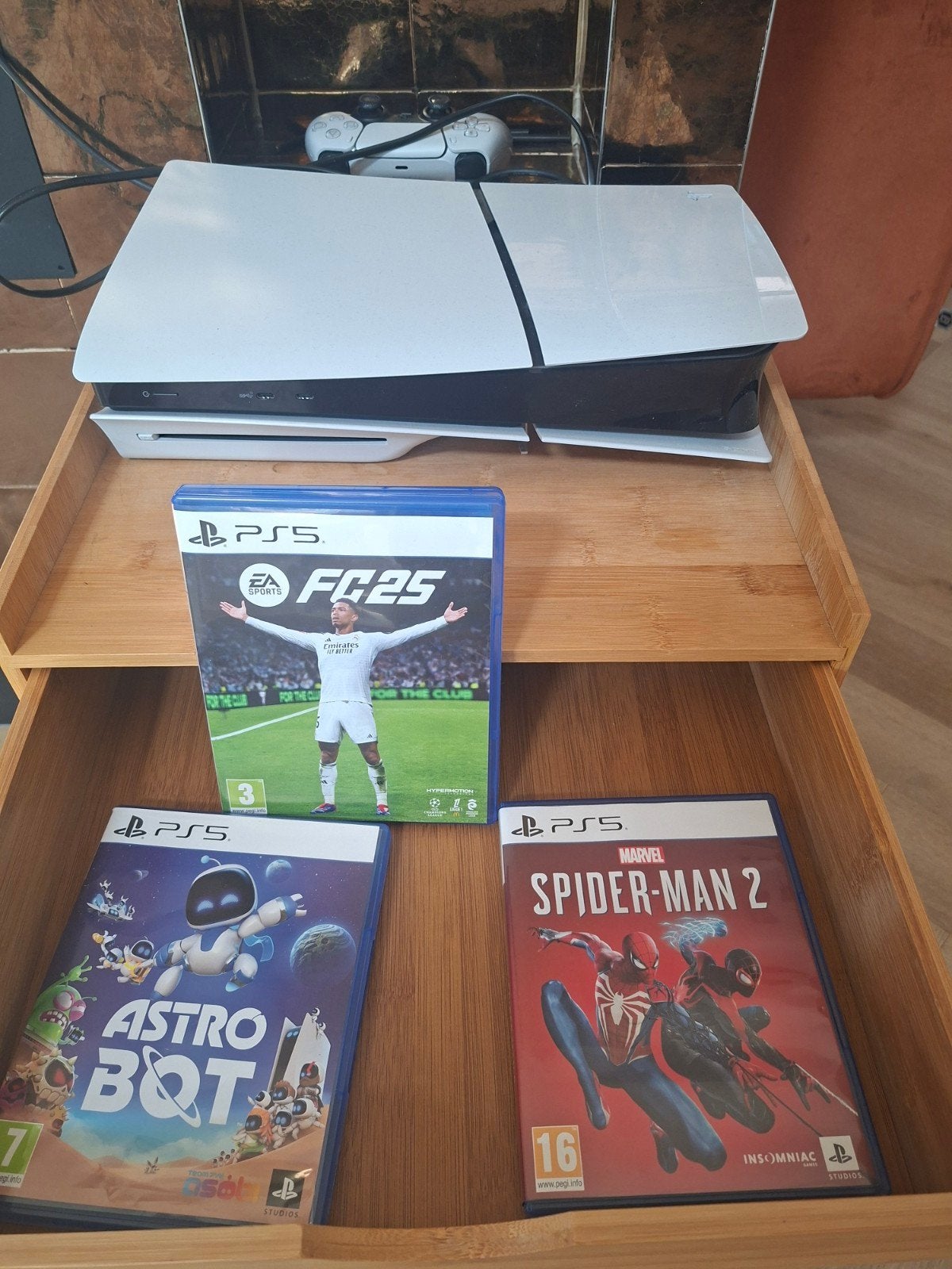 Playstation 5 met doos, extra controller en bekabeling, Ophalen of Verzenden, Zo goed als nieuw, Playstation 5
