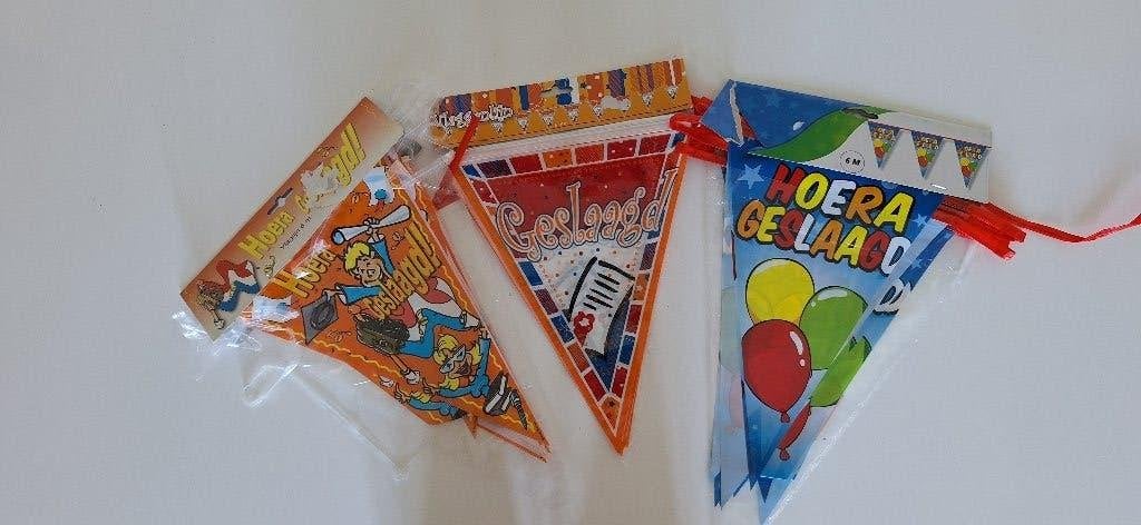 geslaagd vlaggetjes + raamsticker, Hobby en Vrije tijd, Feestartikelen, Ophalen, Zo goed als nieuw, Versiering, Overige