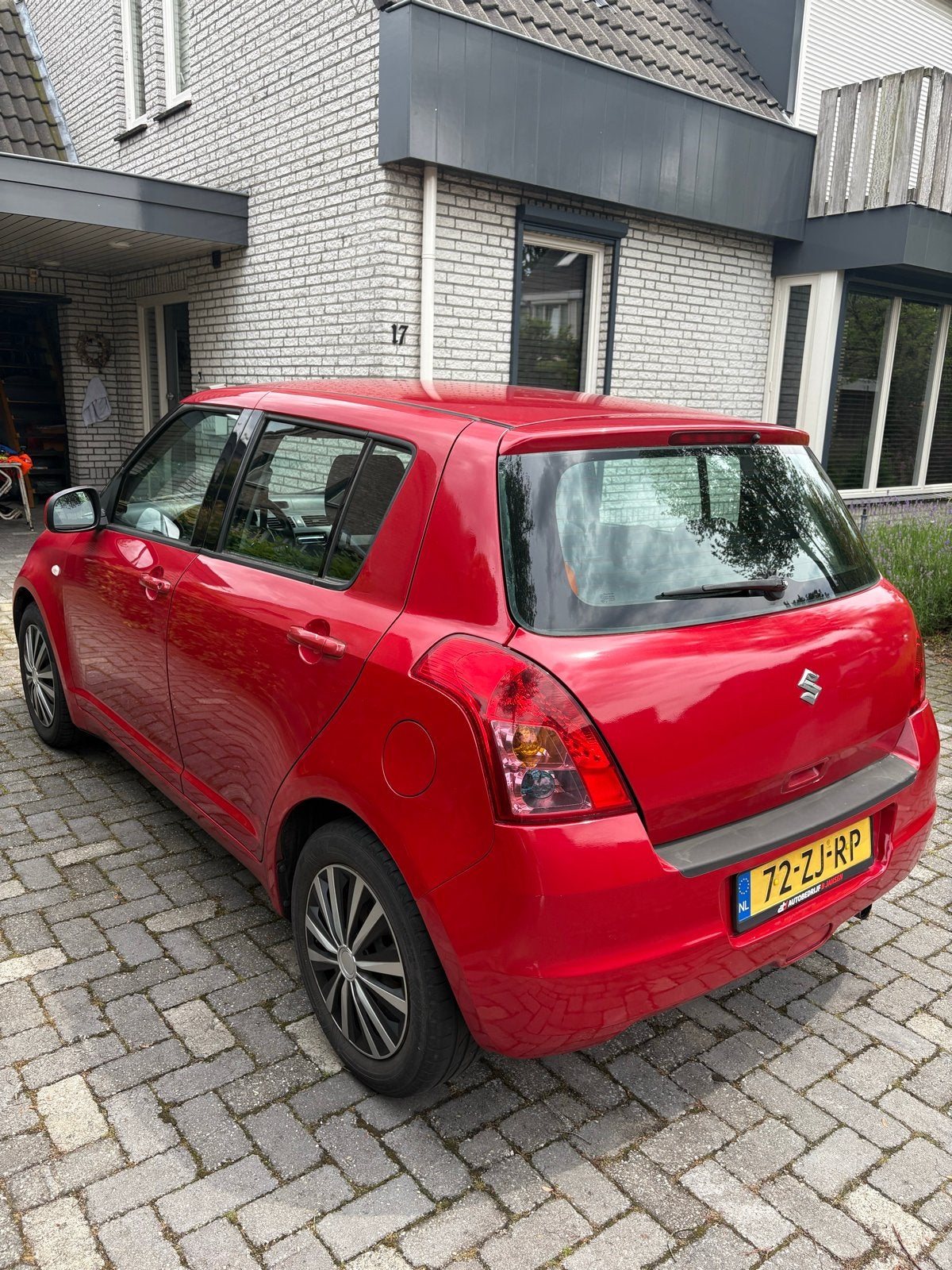 Suzuki Swift 1.3 5D 2008 Rood, Voorwielaandrijving, Stof, 40 €/maand, Zwart
