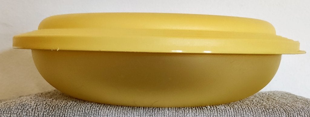 Tupperware; bord met deksel / dubbelbord ~ geel, Ophalen of Verzenden, Geel, Overige typen