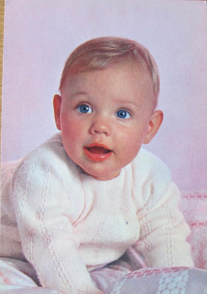 baby op rose achtergrond - nieuw - 1965, Verzenden, 1960 tot 1980, Ongelopen, Kinderen