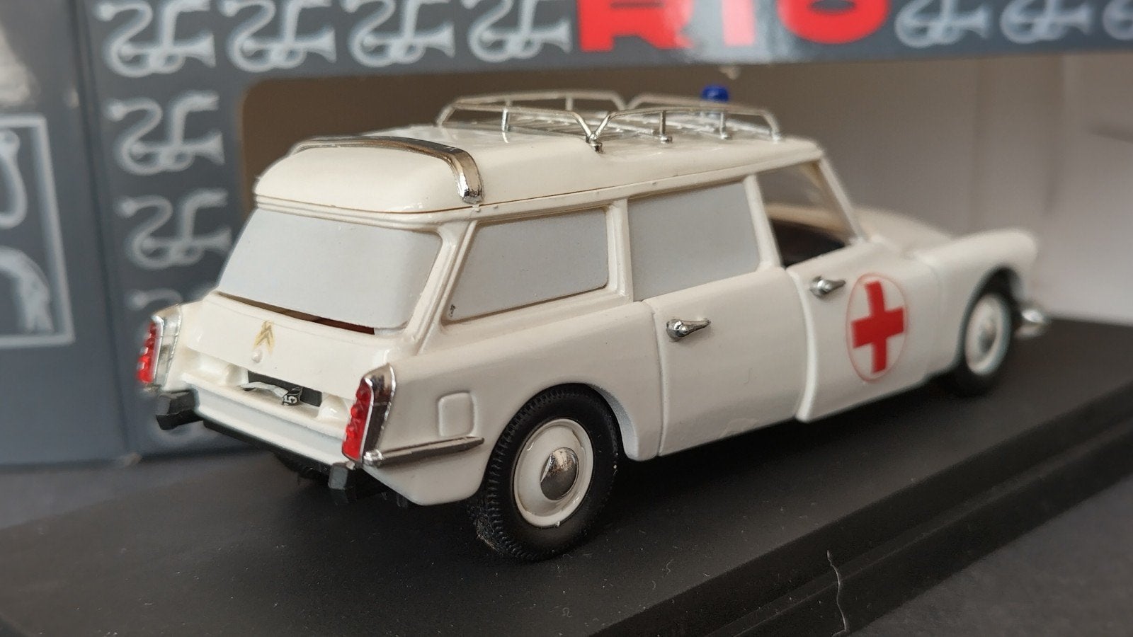 Citroen is Break Ambulance Red Cross  1:43 Rio Models Pol, Overige merken, Rio, Auto, Verzenden