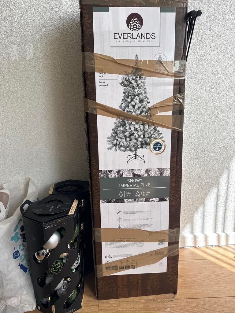 Kerstboom met sneeuw, Diversen, Kerst, Ophalen, Nieuw