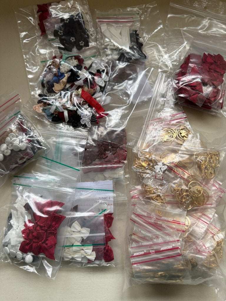 Partij lingerie strikjes en decoraties ca. 400+ stuks, Ophalen of Verzenden, Nieuw, Applicatie