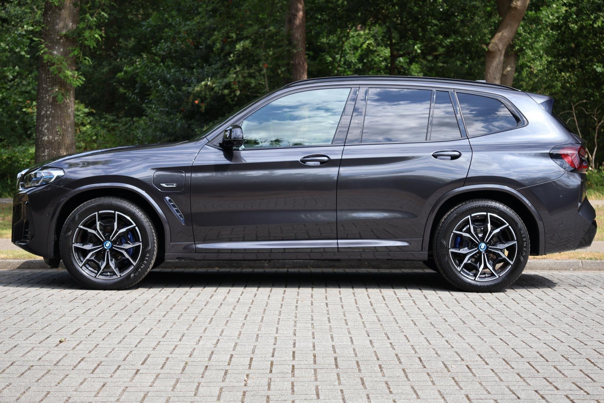 BMW X3 xDrive30e High Executive LCI | M-Sport | Pano | HUD |, Auto's, BMW, 1998 cc, Gebruikt, Leder en Stof, Plug-in hybride