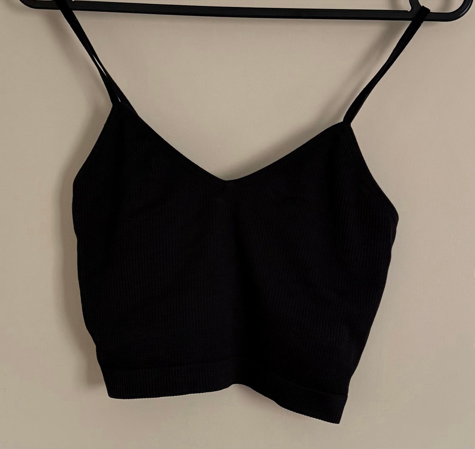 Zwarte ribgebreide crop top met spaghettibandjes, Kleding | Dames, Zwart, Ophalen of Verzenden, Zo goed als nieuw, Maat 36 (S)