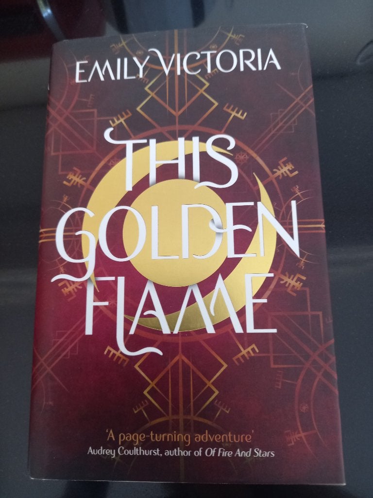 This Golden Flame Fairyloot edition, Ophalen of Verzenden, Zo goed als nieuw, Victoria, Emily