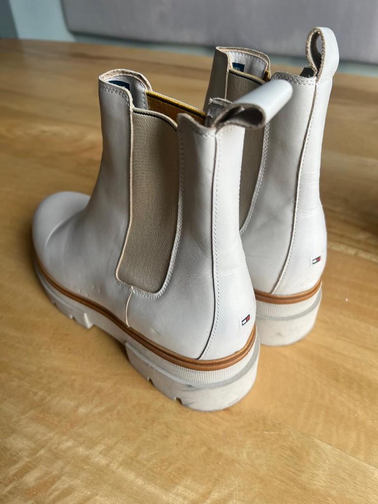 Tommy Hilfiger Chelsea boots wit - maat 40, Wit, Lage of Enkellaarzen, Ophalen of Verzenden, Zo goed als nieuw