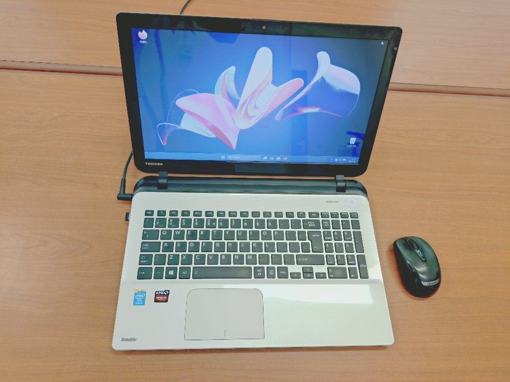 Laptop Toshiba Satellite i5, Ophalen, Gebruikt, Met videokaart, 2 tot 3 Ghz