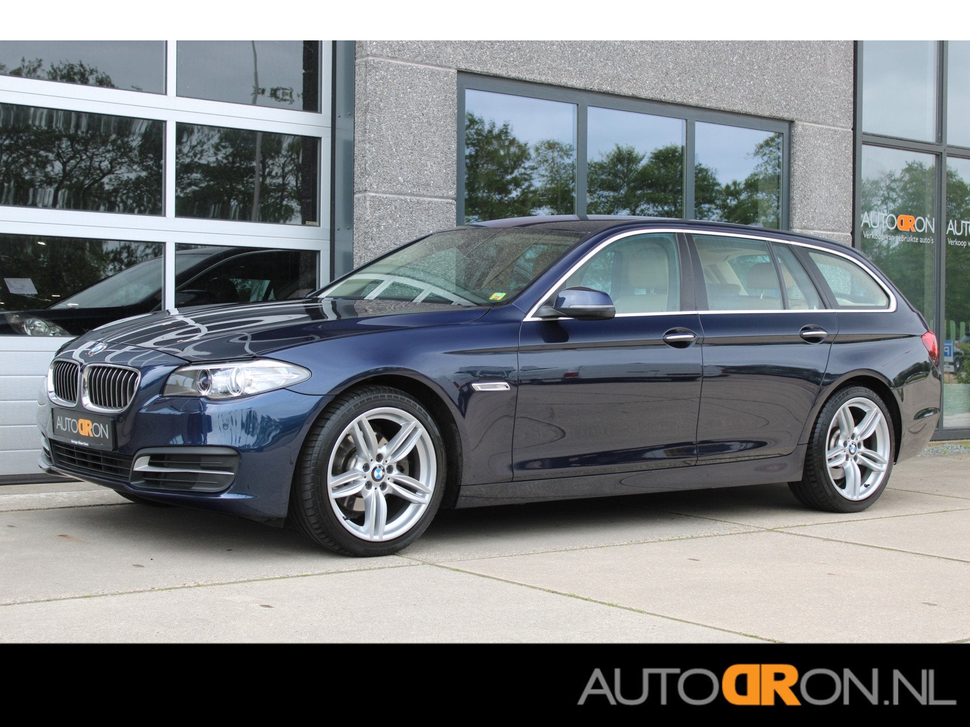 BMW 5 Serie Touring 520i Luxury Edition Harman Kardon Apple, Auto's, Automaat, Achterwielaandrijving, 4 cilinders, 2000 kg