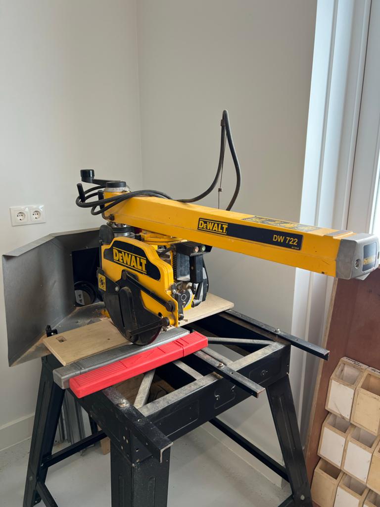 DeWalt DW 722 Afkortzaag - op krachtstroom, Doe-het-zelf en Verbouw, Gereedschap | Zaagmachines, Ophalen, Gebruikt, 70 mm of meer