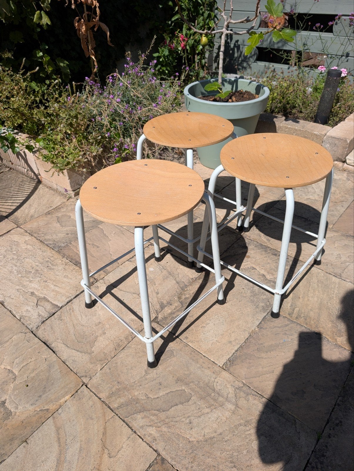 3 school krukken met houten zitting en metalen frame, Huis en Inrichting, Krukjes, Ophalen, Gebruikt