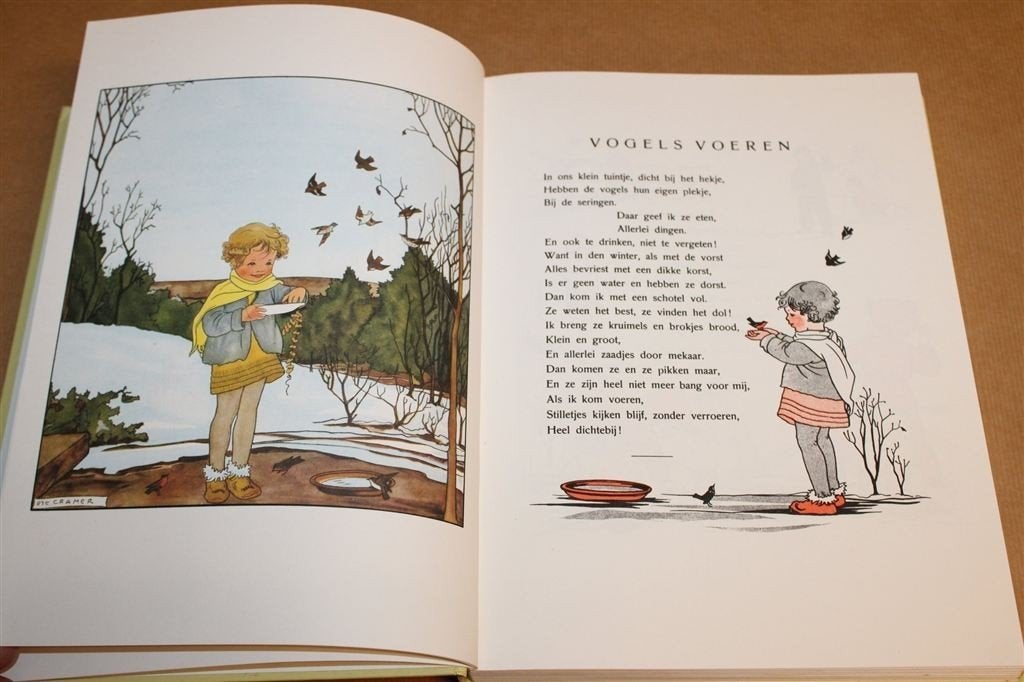 Het Jaar Rond — Rie Cramer, Kleurplaten 7e druk 1985, Boeken, Ophalen of Verzenden, Gelezen