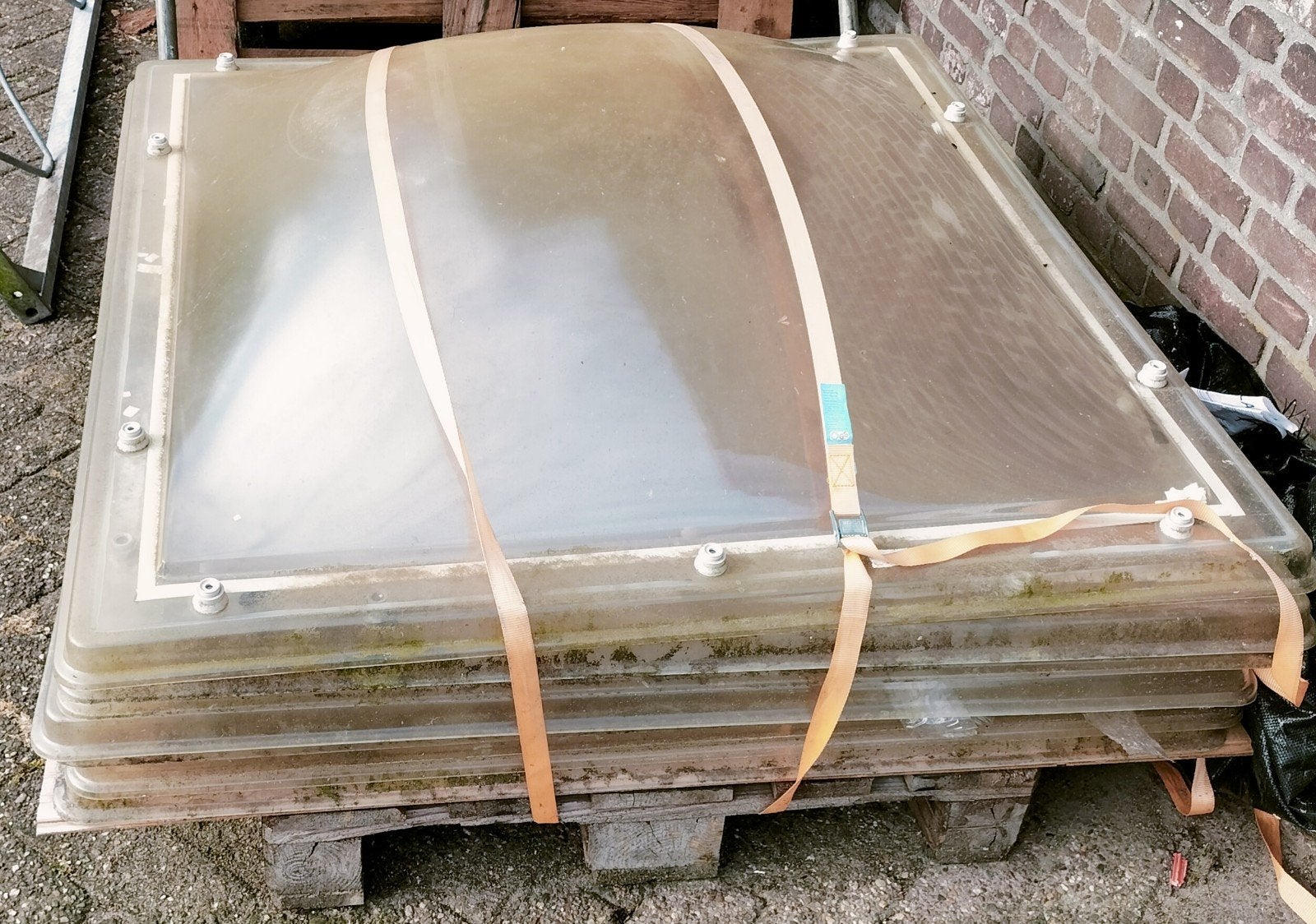Lichtdoorlatende koepels, Ophalen, Gebruikt